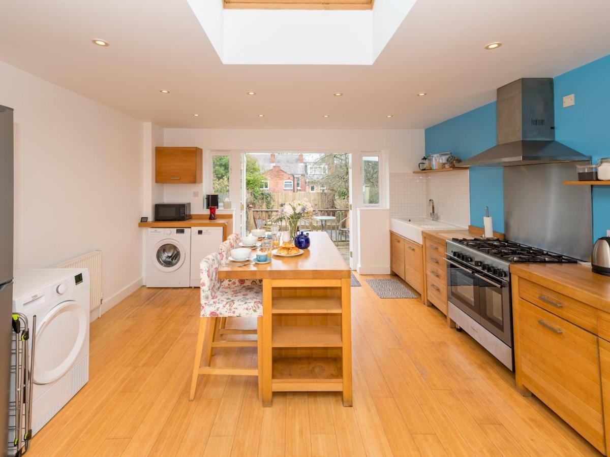 Pass The Keys 3 Storey Townhouse Shrewsbury Eksteriør billede