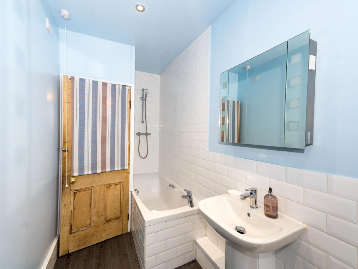 Pass The Keys 3 Storey Townhouse Shrewsbury Eksteriør billede